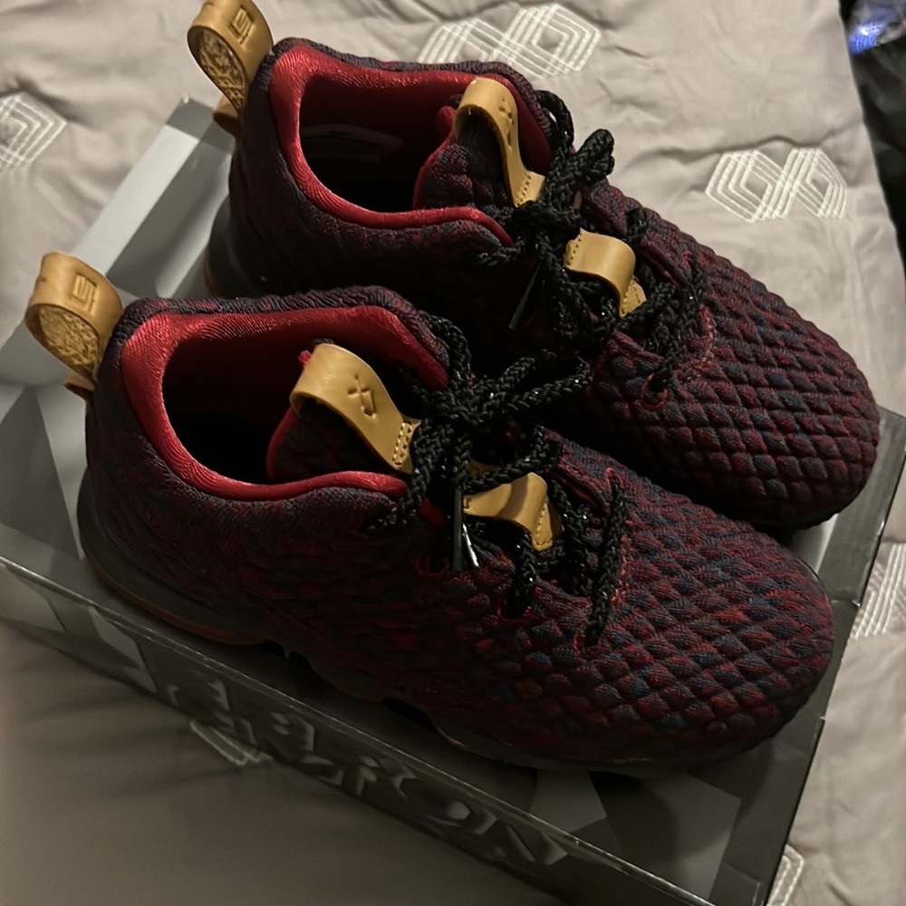 Lebron XV - Picture 2 of 6